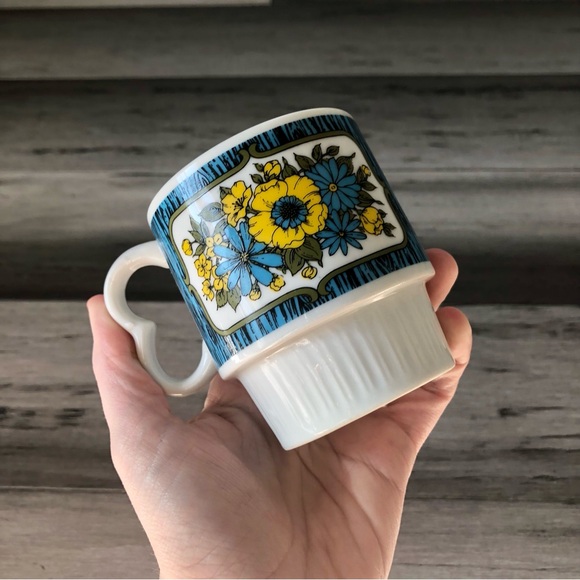 Vintage 1970s Made in Japan Ceramic MCM Floral Stackable Mugs - Picture 4 of 15